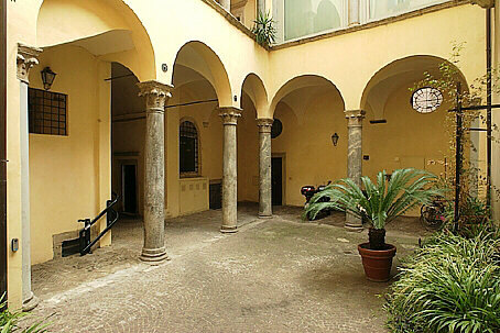 Rome Navona Bramante palace court