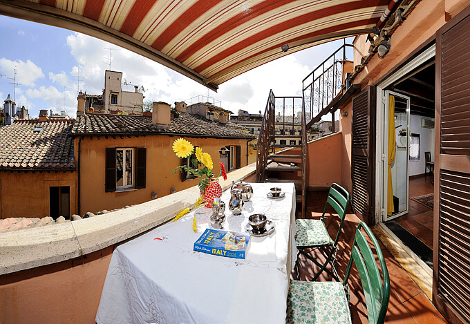 Roma Navona Roman roofs patio table to dine al fresco