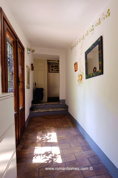 The entry corridor of the Navona Signora town house